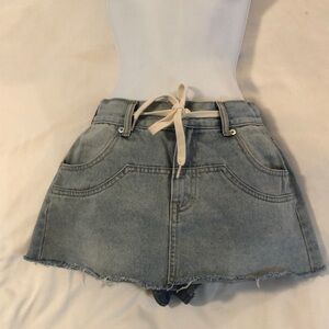 Cocobebe Women’s Denim Short Skirt w/built in shorts Size Small
